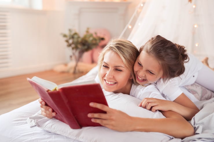 family-scene-happy-mother-daughter-bed